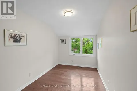 44 Dunbarton Court Ottawa ON K1K 4L4