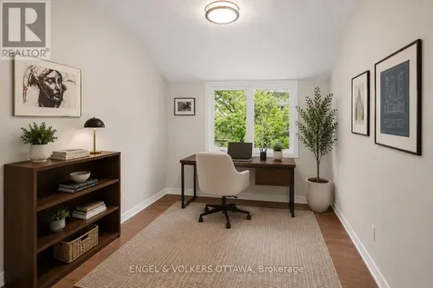 44 Dunbarton Court Ottawa ON K1K 4L4