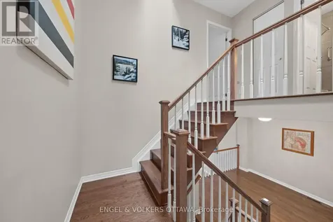 44 Dunbarton Court Ottawa ON K1K 4L4
