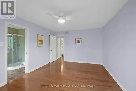 44 Dunbarton Court Ottawa ON K1K 4L4