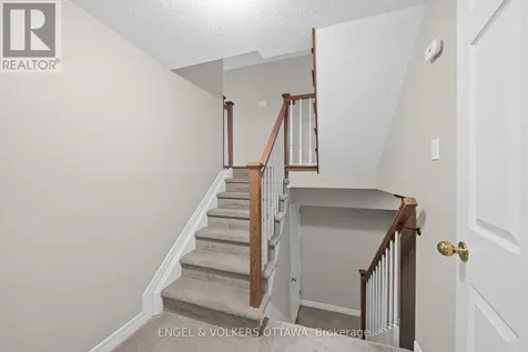44 Dunbarton Court Ottawa ON K1K 4L4