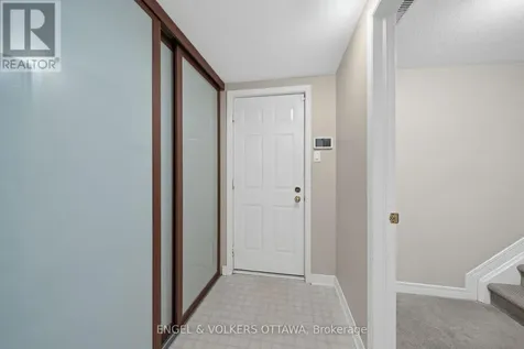 44 Dunbarton Court Ottawa ON K1K 4L4