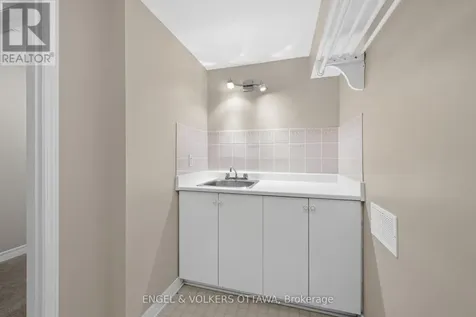 44 Dunbarton Court Ottawa ON K1K 4L4