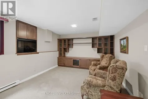 44 Dunbarton Court Ottawa ON K1K 4L4