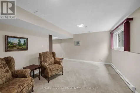 44 Dunbarton Court Ottawa ON K1K 4L4