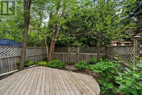 44 Dunbarton Court Ottawa ON K1K 4L4