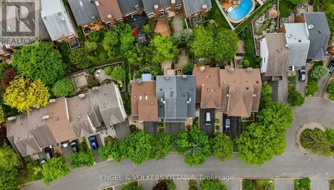 44 Dunbarton Court Ottawa ON K1K 4L4