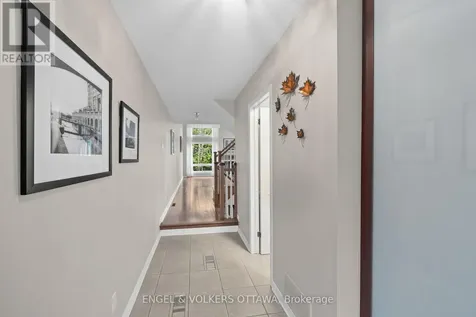 44 Dunbarton Court Ottawa ON K1K 4L4