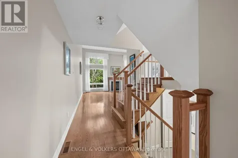 44 Dunbarton Court Ottawa ON K1K 4L4