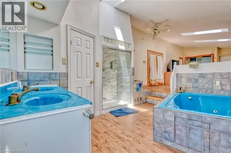 5 Mazza Avenue Dundas ON L9H 5E2
