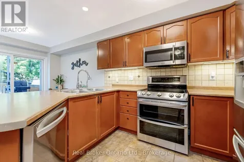 22 Atto Drive Guelph (victoria North) ON N1E 0E4