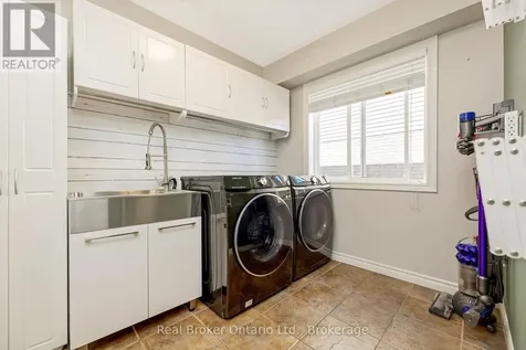 22 Atto Drive Guelph (victoria North) ON N1E 0E4