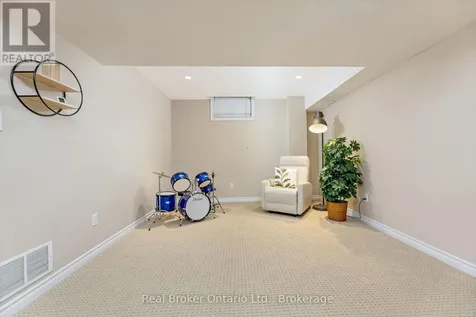 22 Atto Drive Guelph (victoria North) ON N1E 0E4