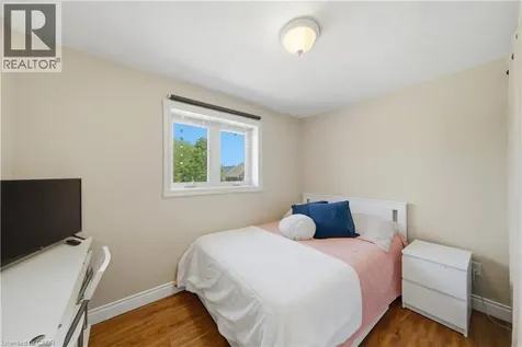 784 Butternut Avenue Waterloo ON N2V 2M3