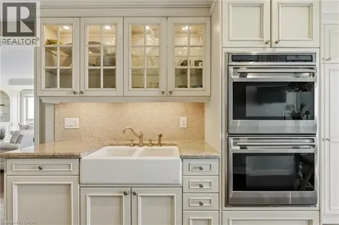 111 Forsythe Street Oakville ON L6K 3J9