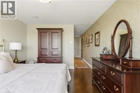 111 Forsythe Street Oakville ON L6K 3J9