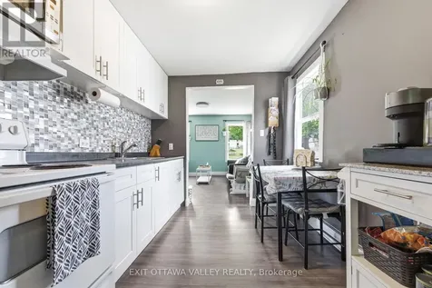 23 Summit Street Deep River ON K0J 1P0