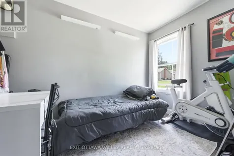 23 Summit Street Deep River ON K0J 1P0