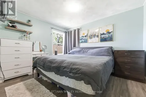 23 Summit Street Deep River ON K0J 1P0