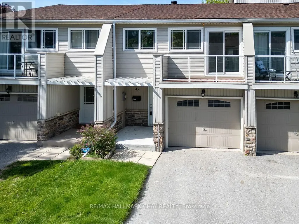 12 Lankin Boulevard Orillia ON L3V 6T2