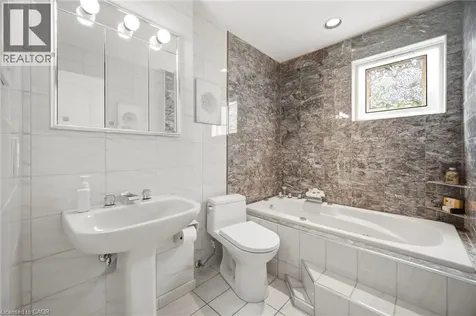41 Plainsman Road Mississauga ON L5N 1C4