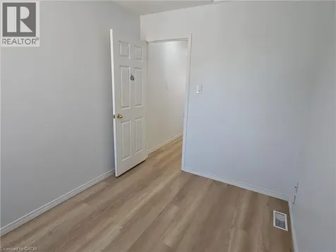 390 Wake Robin Crescent Kitchener ON N2E 3L6
