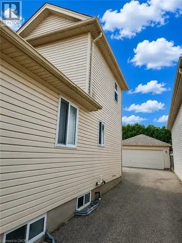 390 Wake Robin Crescent Kitchener ON N2E 3L6