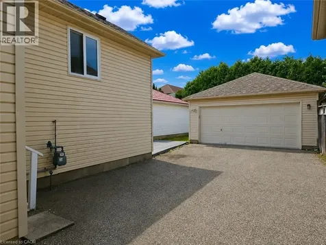 390 Wake Robin Crescent Kitchener ON N2E 3L6