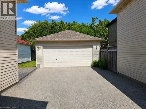 390 Wake Robin Crescent Kitchener ON N2E 3L6