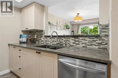 15 Gregg Court Kitchener ON N2A 4H7