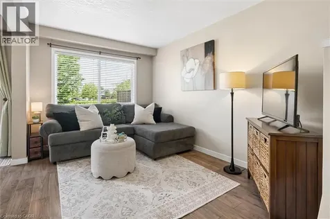 15 Gregg Court Kitchener ON N2A 4H7