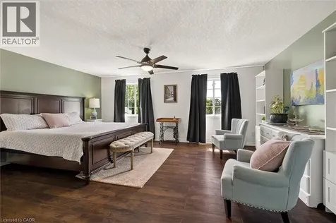 15 Gregg Court Kitchener ON N2A 4H7