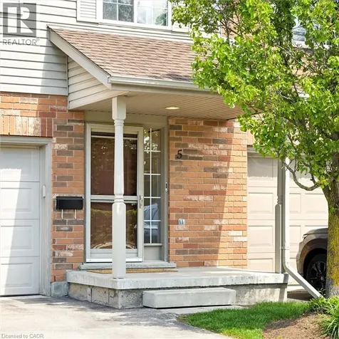 15 Gregg Court Kitchener ON N2A 4H7