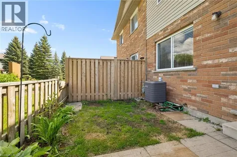 15 Gregg Court Kitchener ON N2A 4H7
