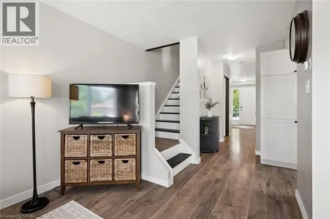 15 Gregg Court Kitchener ON N2A 4H7