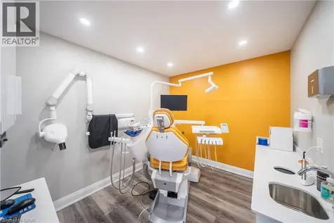 323 Upper Wentworth Street Hamilton ON L9A 4T2
