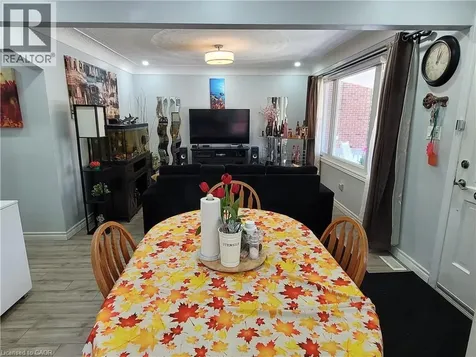 239 West 18th Street Hamilton ON L9C 4H1