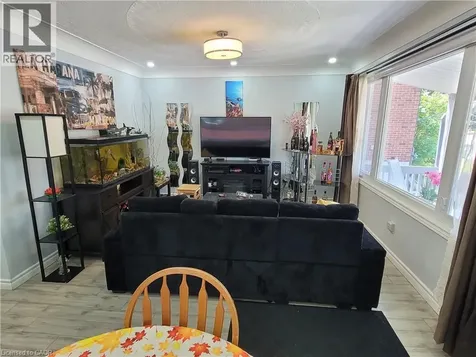 239 West 18th Street Hamilton ON L9C 4H1
