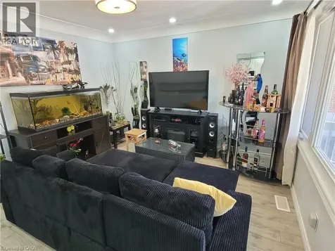 239 West 18th Street Hamilton ON L9C 4H1