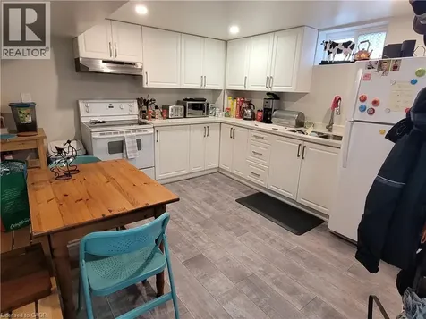 239 West 18th Street Hamilton ON L9C 4H1