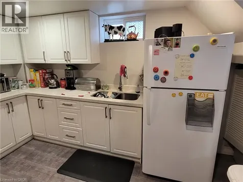 239 West 18th Street Hamilton ON L9C 4H1