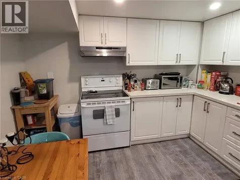 239 West 18th Street Hamilton ON L9C 4H1