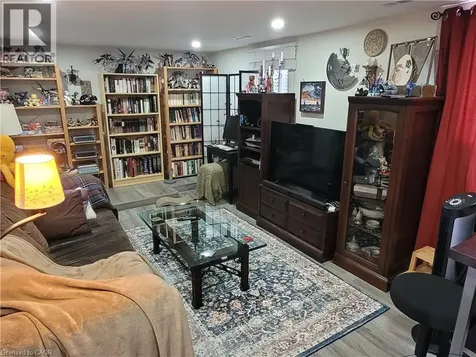 239 West 18th Street Hamilton ON L9C 4H1