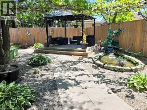 239 West 18th Street Hamilton ON L9C 4H1