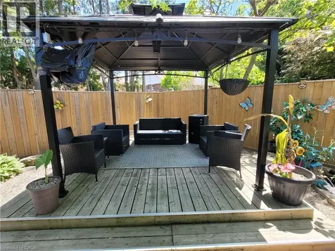 239 West 18th Street Hamilton ON L9C 4H1