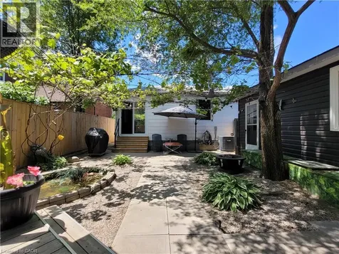239 West 18th Street Hamilton ON L9C 4H1