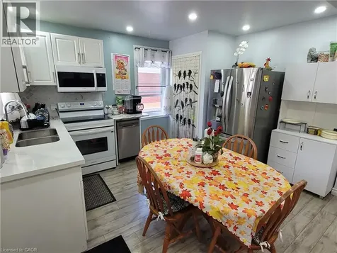 239 West 18th Street Hamilton ON L9C 4H1