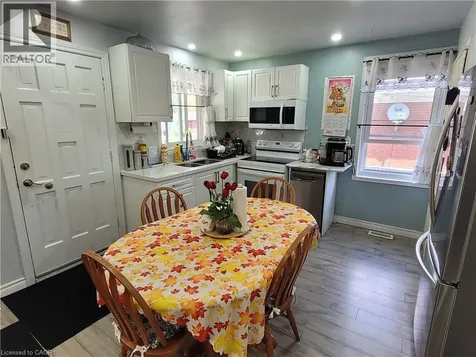 239 West 18th Street Hamilton ON L9C 4H1