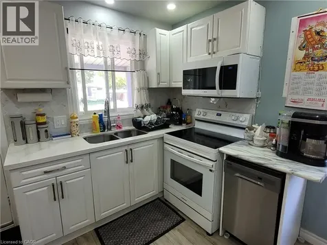 239 West 18th Street Hamilton ON L9C 4H1