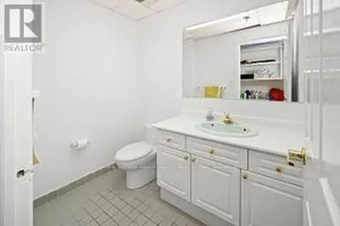 335 Renfrew Drive Markham (buttonville) ON L3R 9S9
